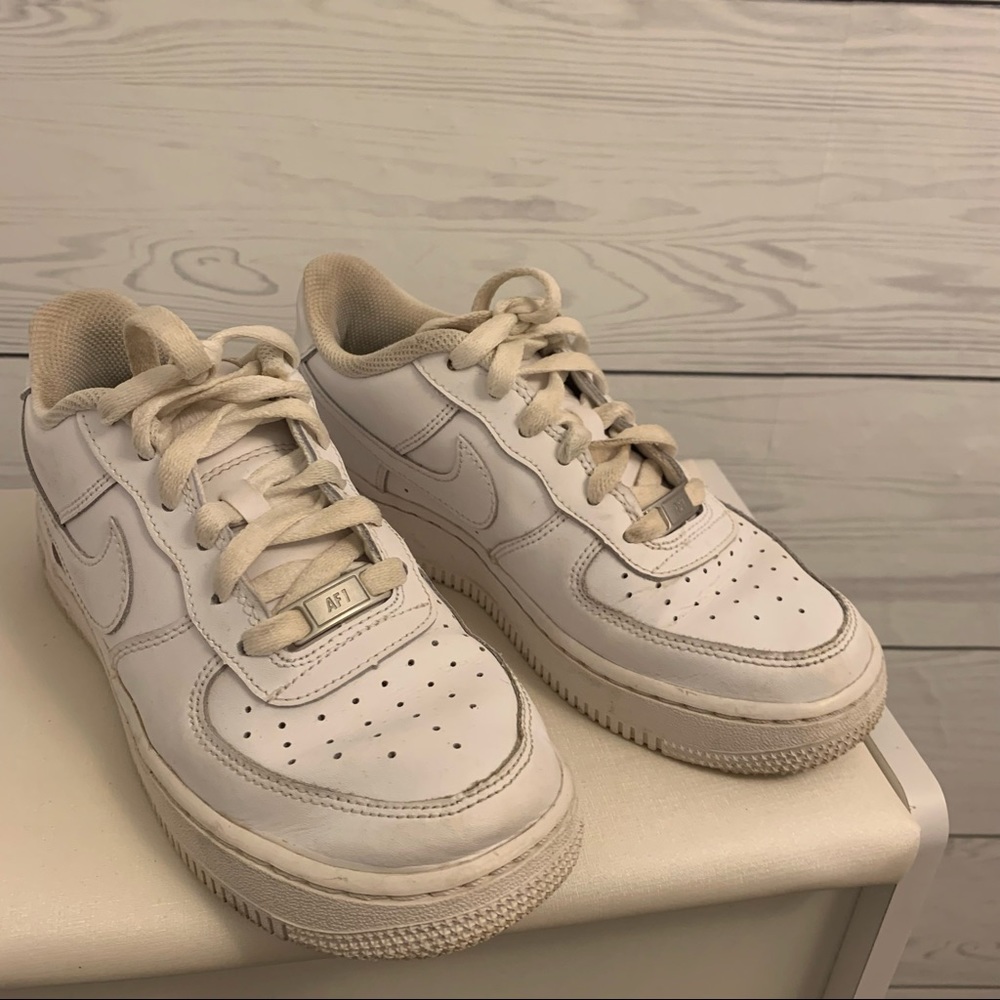 AIR FORCES - NIKE